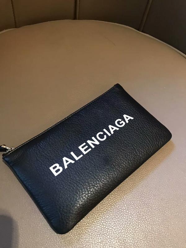 バレンシアガスーパーコピー【BALENCIAGA】18/19AW新作 ロゴ ポーチ 7042701